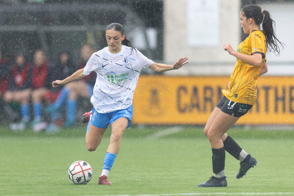 CARMARTHEN, WALES - 14TH SEPTEMBER 2025: 
Anna Houghton of Cardiff Met in action.
Carmarthen Town v Cardiff Met in the Genero Adrian Trophy at Richmond Park on the 14th September 2025